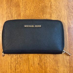 Michael Kors wallet, good condition